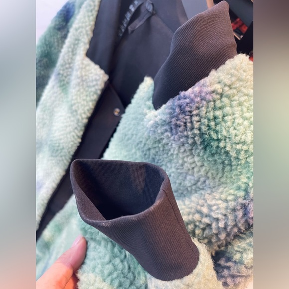 Brand new Lululemon Jacket - Picture 6 of 15